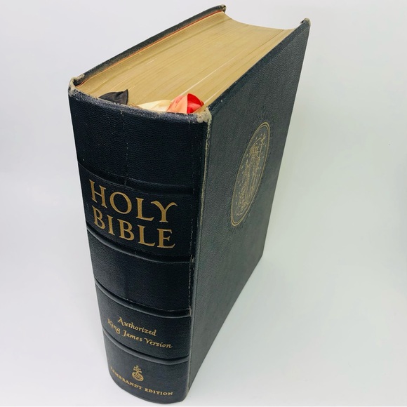 VTG Holy Bible Gold color page REMBRANDT Edition Authorized King James Version - Picture 3 of 16